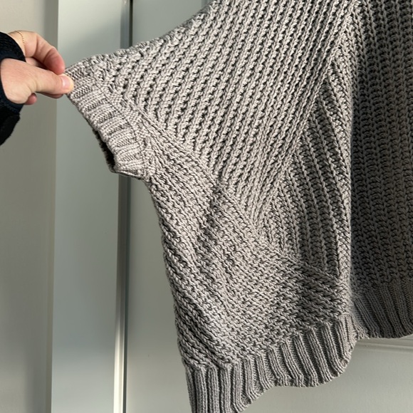 Planet one size light grey, short sleeve cable sweater. - Picture 4 of 5